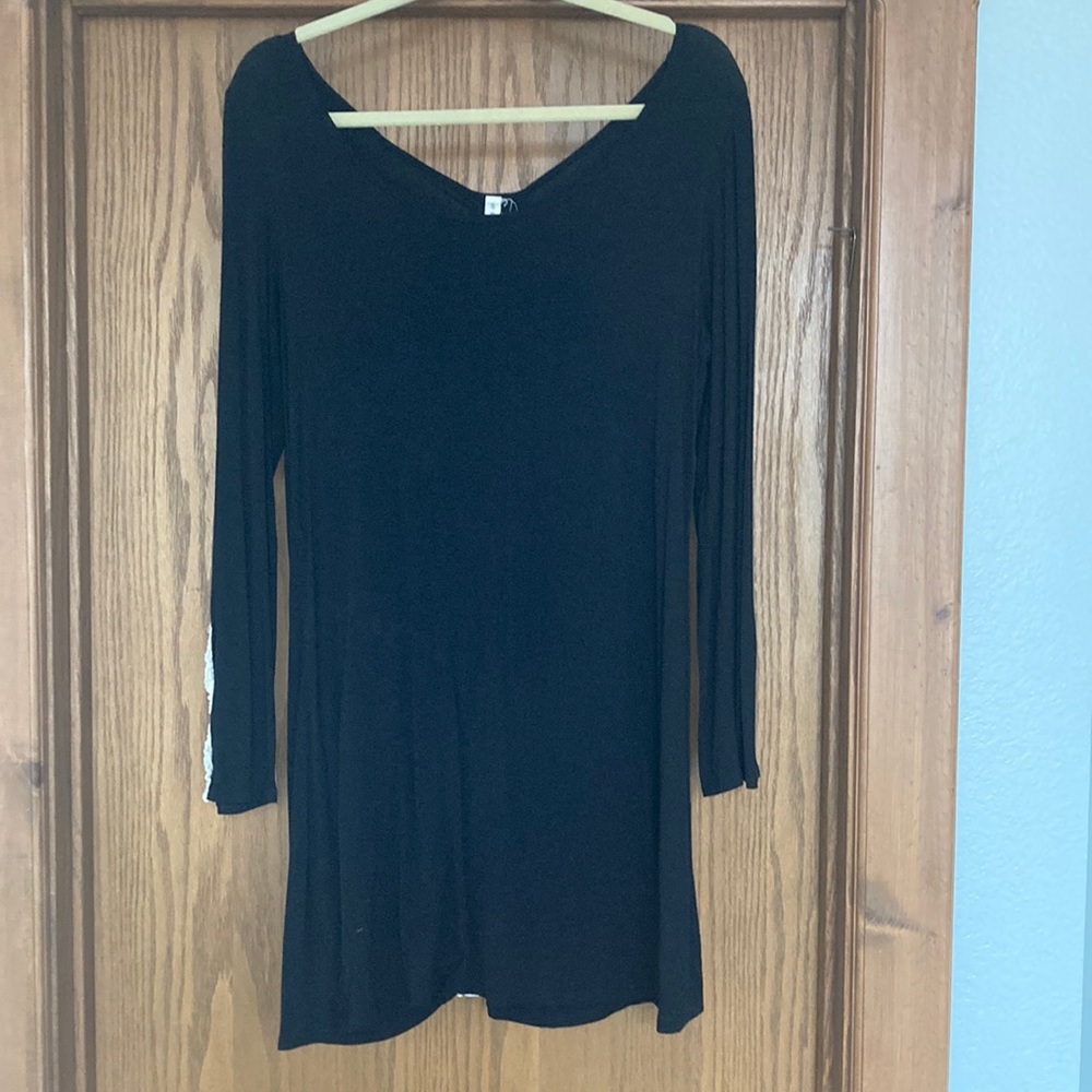 Black tunic, crochet/Lace detail on sleeves and back